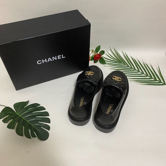 CHANEL Black and Gold Quilted Loafers - Picture 3 of 8